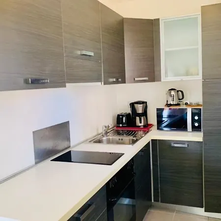 Near The Marina Of Vecchio Апартаменти