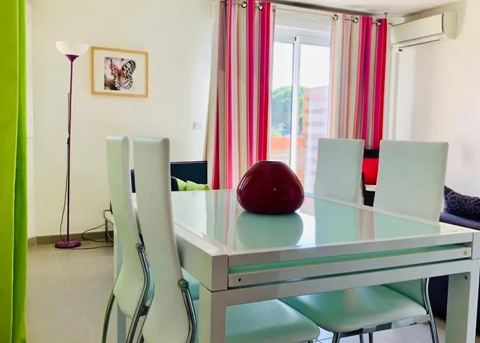 Near The Marina Of Vecchio Apartamento *